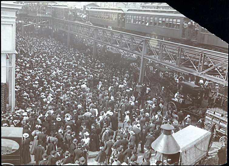 In front of Siegel-Cooper department store on opening day 1896