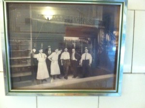 The photograph of the waiters that Amanda sees on the wall of De Robertis.